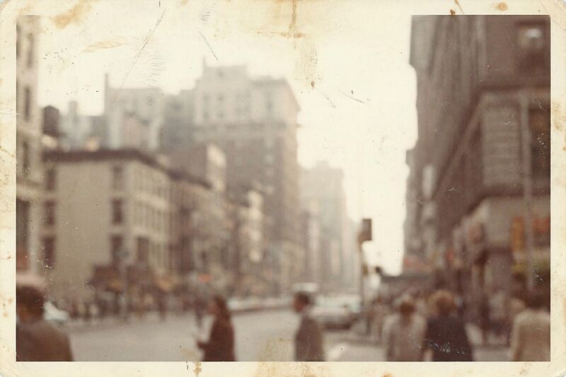 Старое размытое фото улицы до обработки